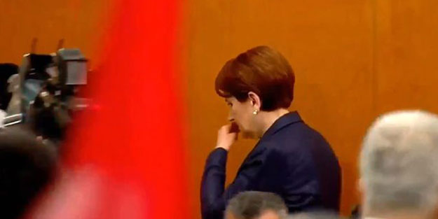 Akşener gözyaşlarını tutamadı