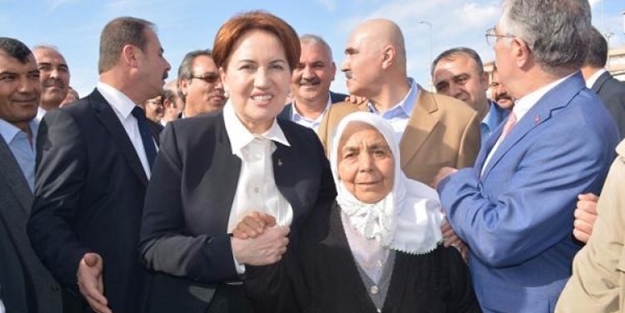 Akşener karşılamasında ilginç pankart