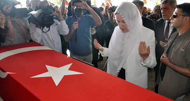 Akşener şehidin cenazesine katıldı