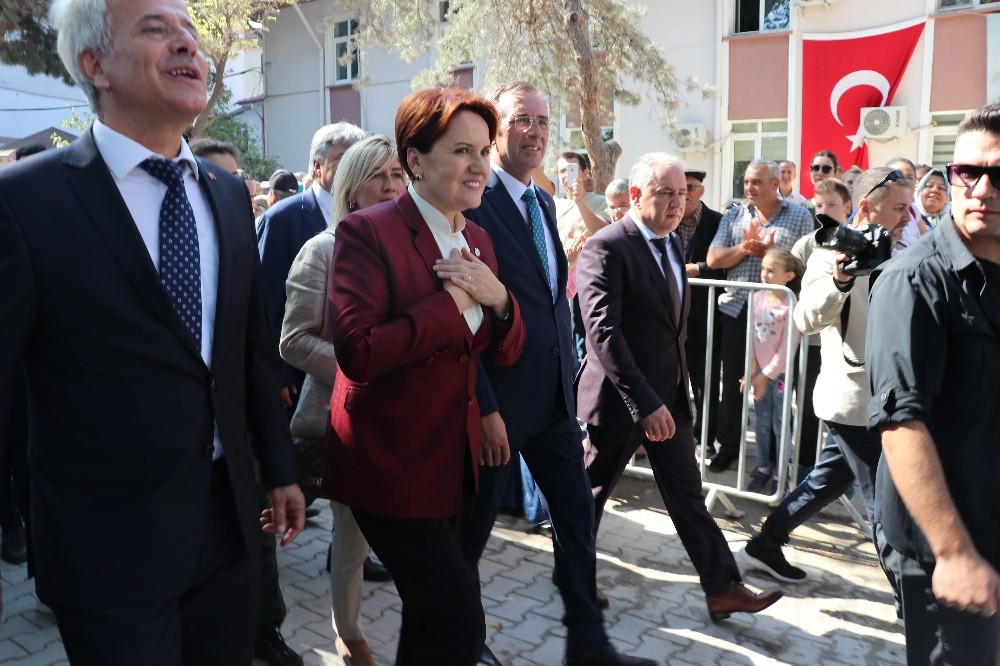 Akşener, Susurluk’un kurtuluşu törenlerine katıldı 