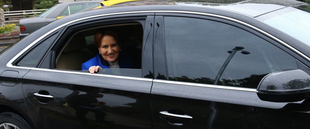 Akşener yeni partinin kuruluş dilekçesini İçişleri Bakanlığı'na sundu