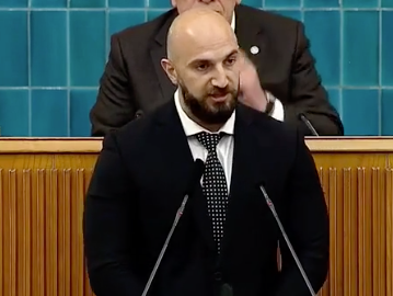 Akşener'in kürsüye çıkarttığı kişi meğer...
