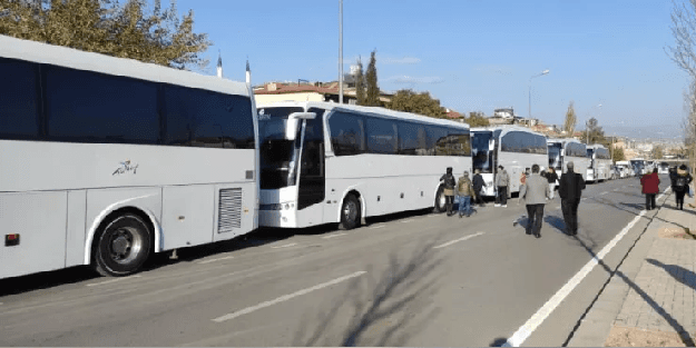 Akşener'in mitingine diğer şehirlerden insan taşındı