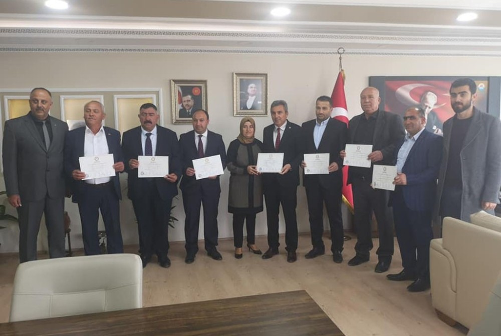 Aksoy mazbatasını aldı 