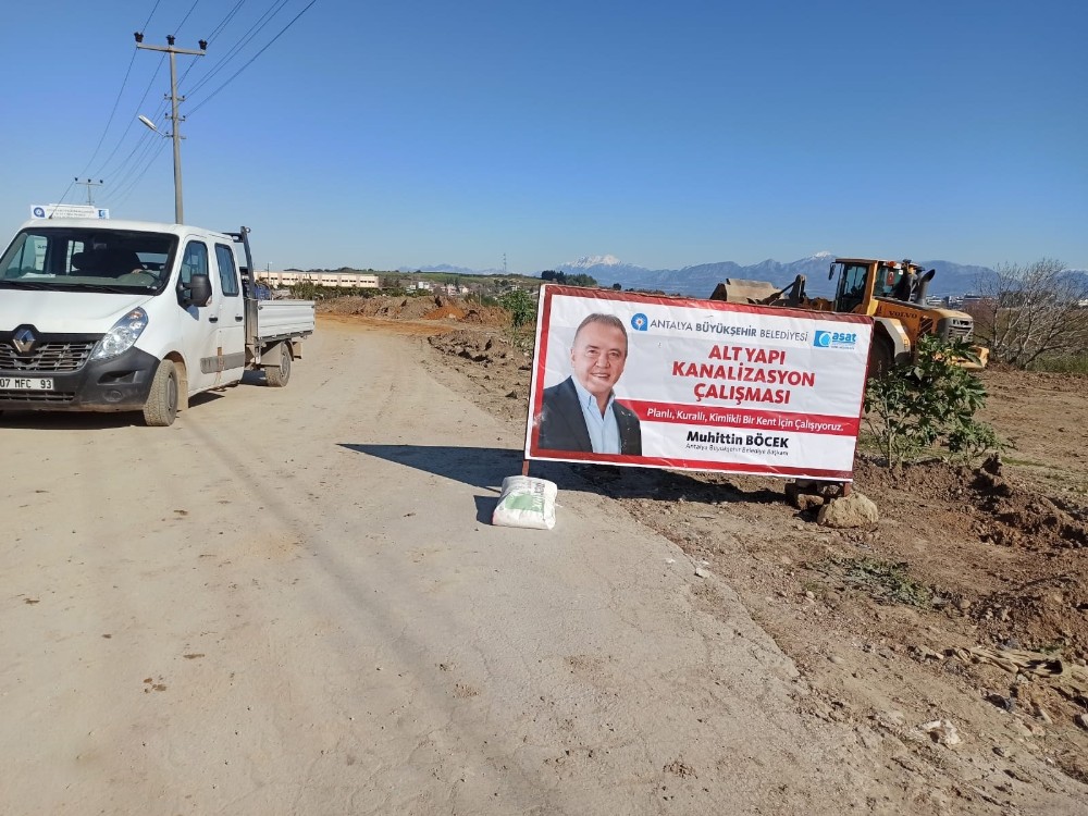 Aksu’da kanalizasyon çalışması sürüyor 