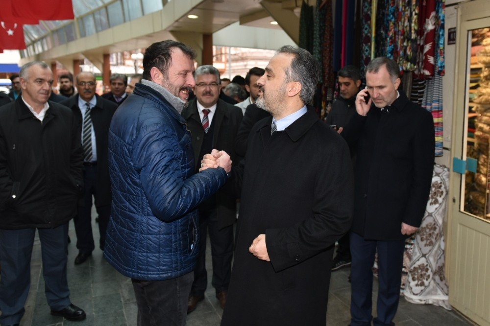 Aktaş meşale ve konfetilerle karşılandı 