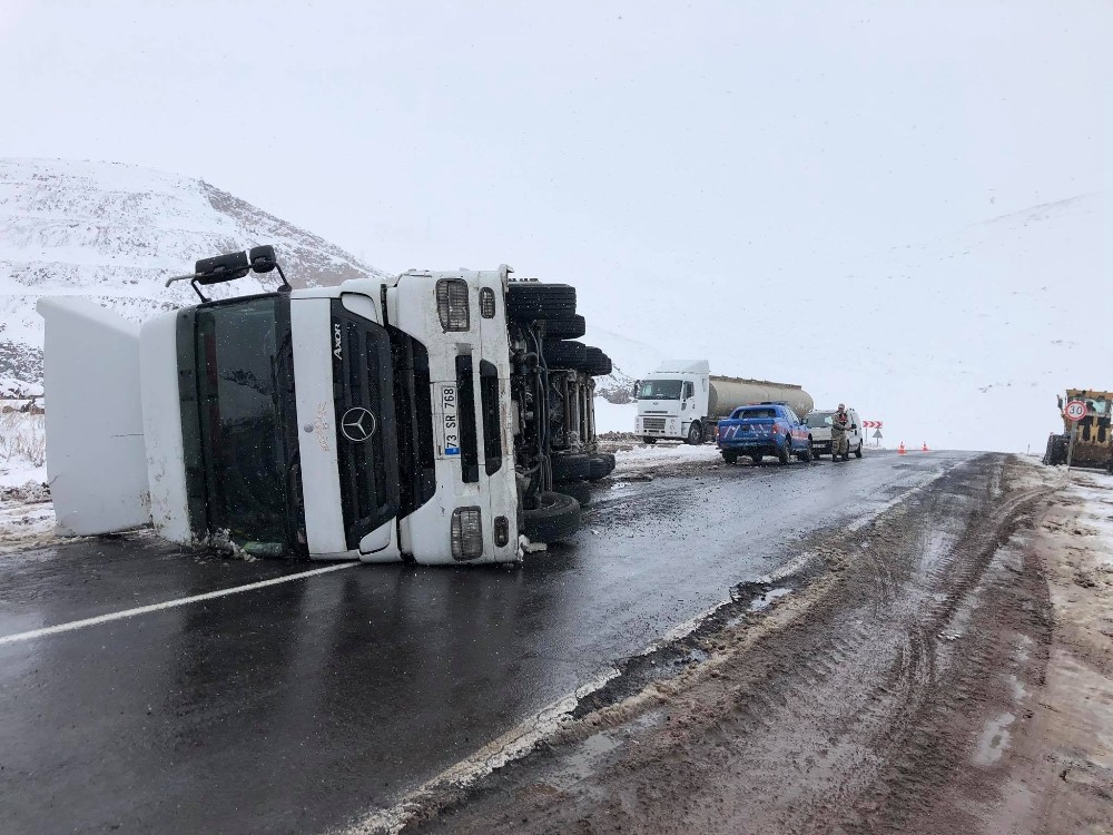 Aktaş yolunda trafik kazası 