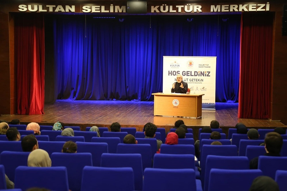 Aktör ve yazar Bahadır Yenişehirlioğlu, Kağıthane’ye konuk oldu 