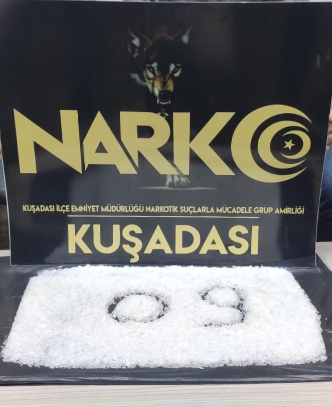 Aküde1 kilo uyuşturucu bulundu 