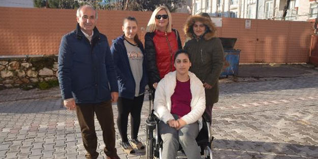 Akülü tekerlekli sandalyesi yakılan engelli Gülcan'a yardım eli