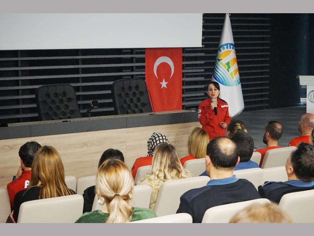 AKUT’tan Mezitli Belediyesi çalışanlarına deprem eğitimi 