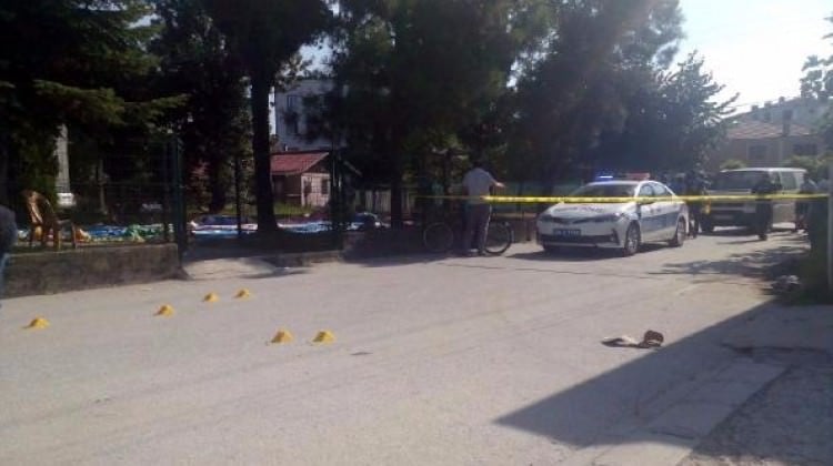 Akyazı'da silahlı kavga: 3 kişi yaralı