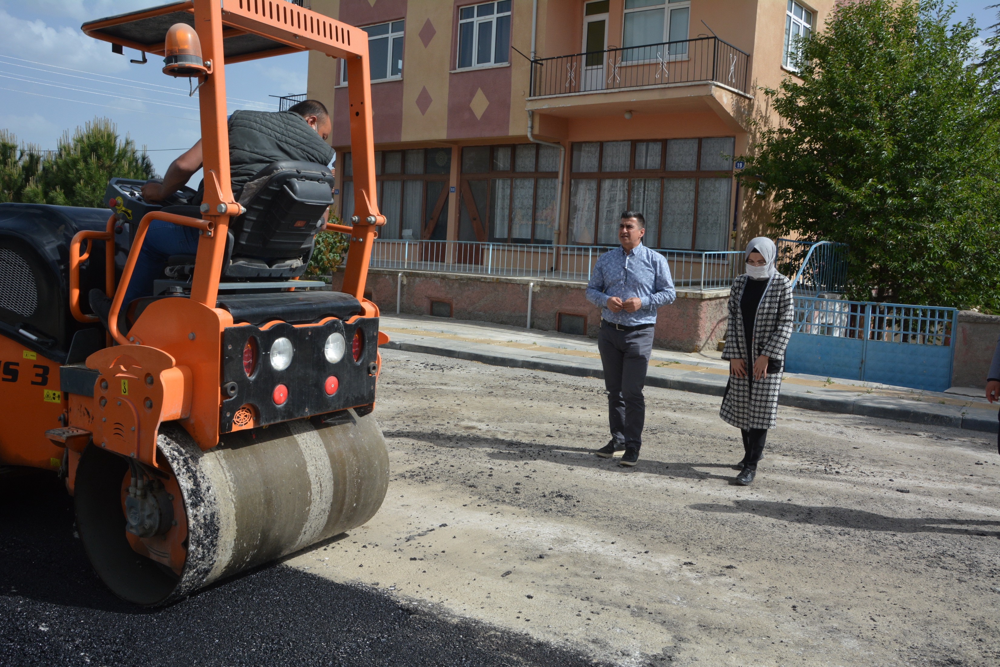 Akyurt Belediyesi yolları düzeltiyor