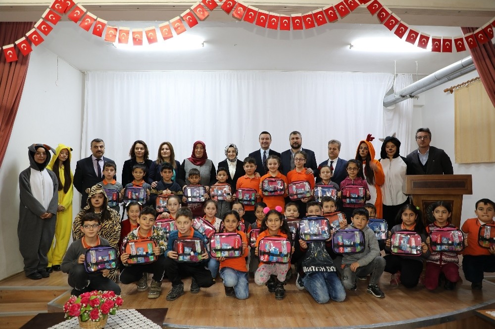 Akyurt Belediyesinden öğrencilere hijyen seti 
