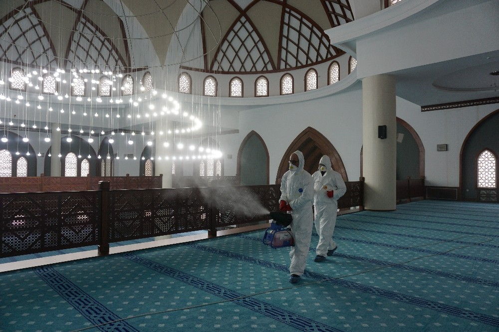 Akyurt’ta salgınlara karşı ilaçlama 