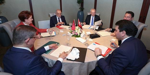 Al sana 28 Şubat Temel Bey! Oğuzhan Asiltürk'ün adı bile yandaş medyaya battı