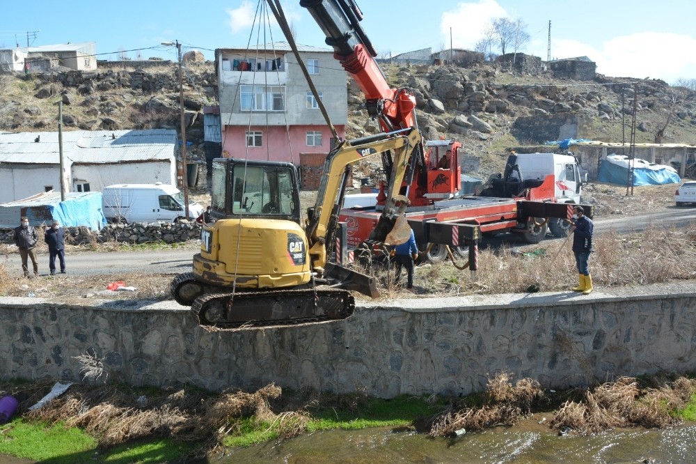 Alabalık Deresi temizleniyor 