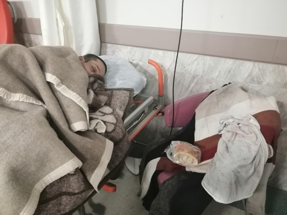 Alabora olan tekneden yaralı kurtarılanlar tedavi altına alındı 