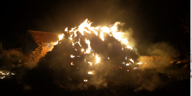 Alaca’da 700 saman balyası alev alev yandı