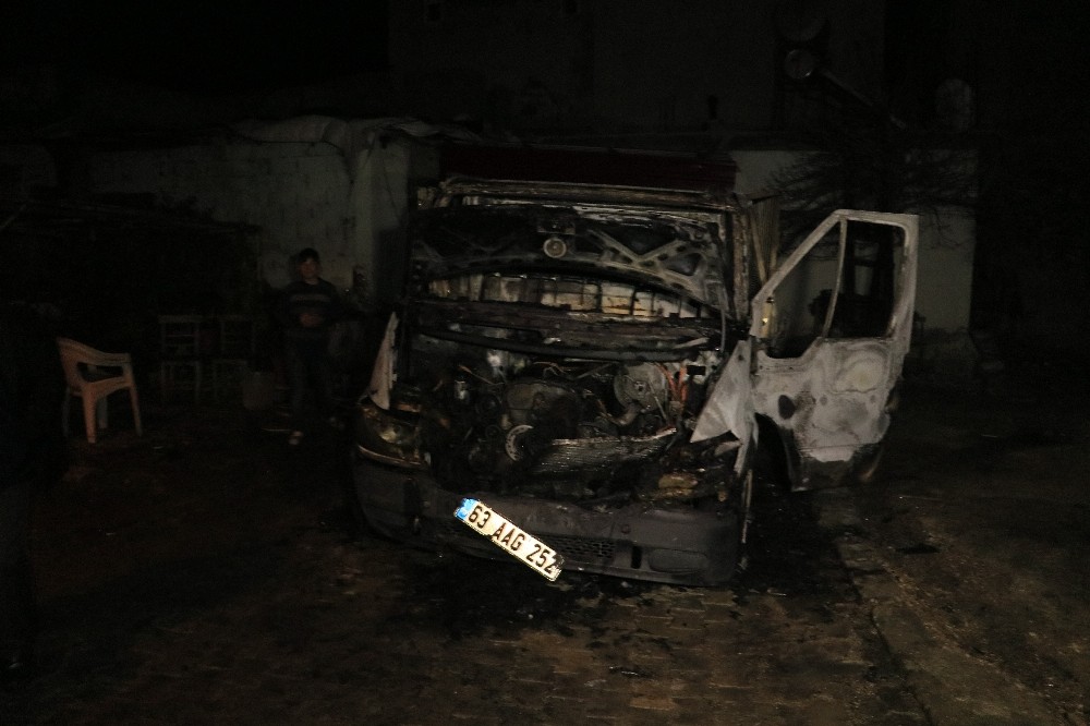 Alacak verecek meselesi yüzünden kardeşinin arabasını kundakladı 