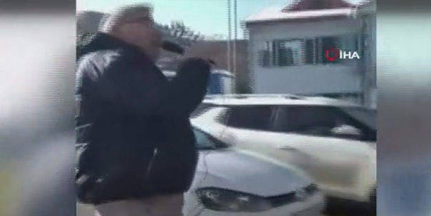 Alacaklısından parasını megafonla istedi, görenler şaşkınlıklarını gizleyemedi