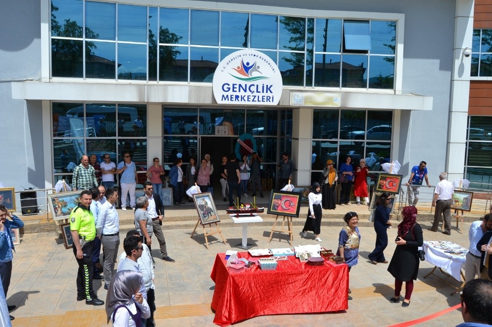 Alaçam’da görsel sanatlar sergisi 