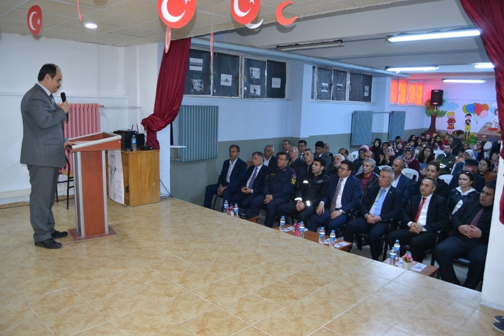 Alaçam’da Mehmet Akif Ersoy anıldı 