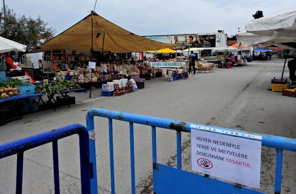 Alaçatı pazarında kurallara uyuldu 