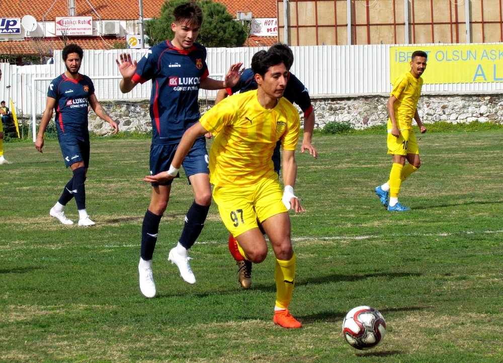 Alaçatıspor, 7-1’lik galibiyeti kadınlara armağan etti 