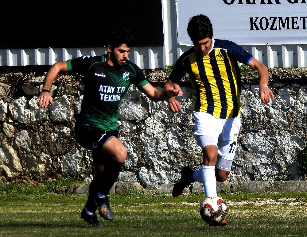 Alaçatıspor maç fazlasıyla lider 
