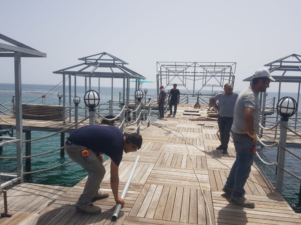 Alanya Belediyesi iskeledeki kaçak yapıyı yıktı 