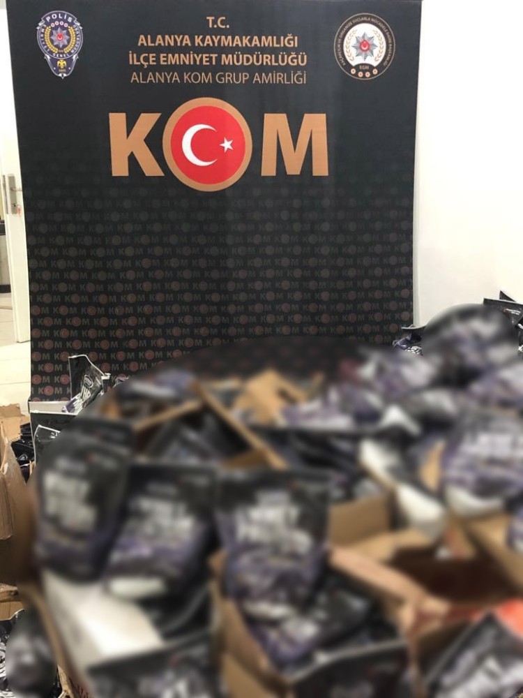 Alanya’da 1 ton kaçak protein tozu ele geçirildi 
