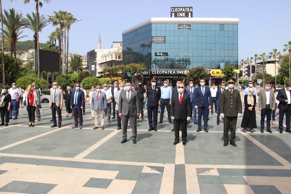 Alanya’da 19 Mayıs töreni korona gölgesinde yapıldı 