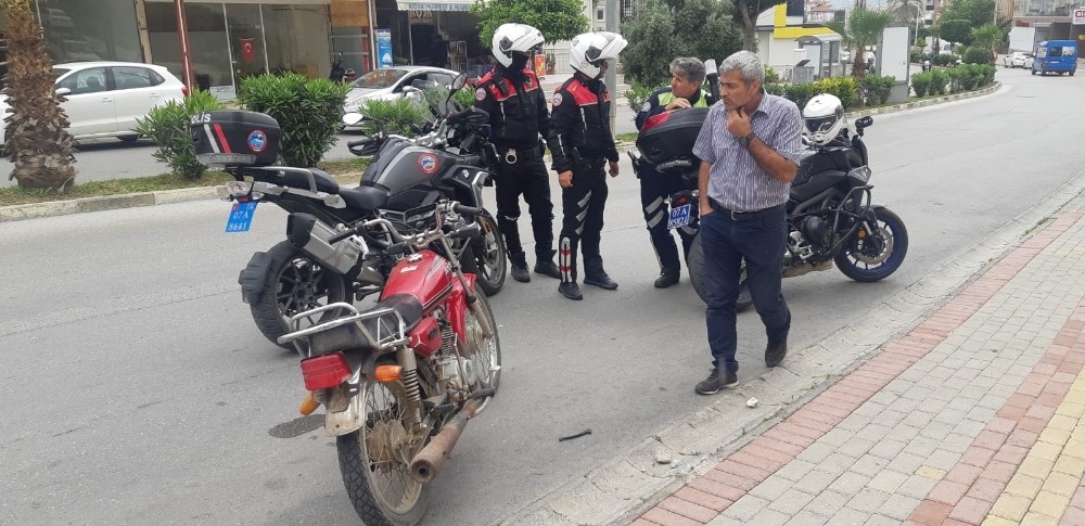 Alanya’da 2 şüphelinin bırakıp kaçtığı motosiklet çalıntı çıktı 