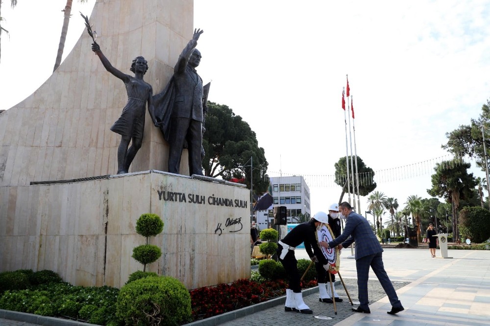 Alanya’da 23 Nisan töreni korona gölgesinde yapıldı 
