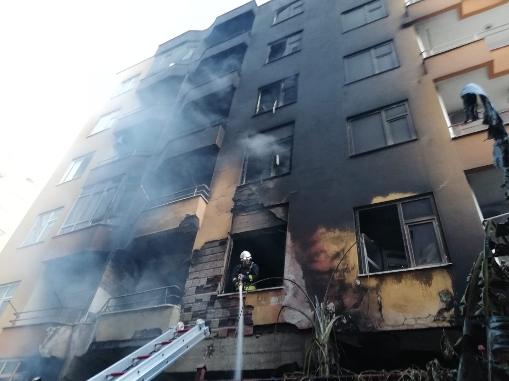 Alanya’da apartmanda yangın paniği 