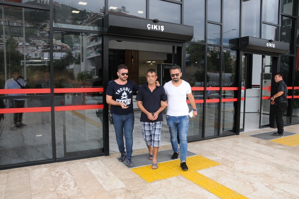 Alanya’da aranan hırsızlık şüphelisi yakalandı 