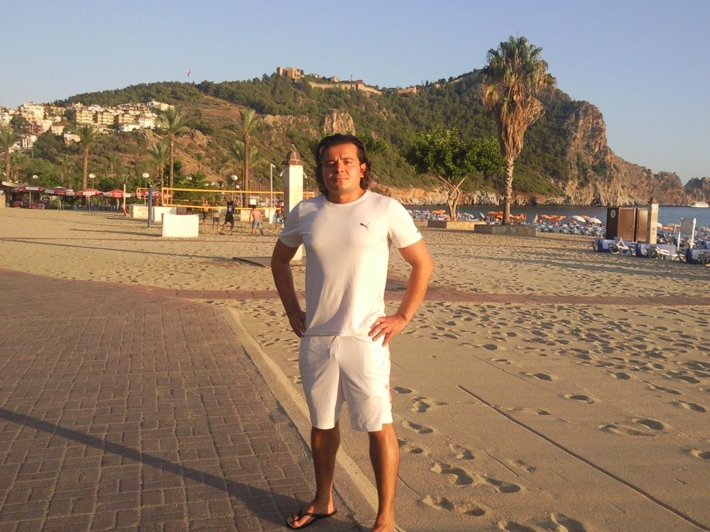 Alanya’da bir kişi rezidansın merdiven boşluğunda ölü bulundu 