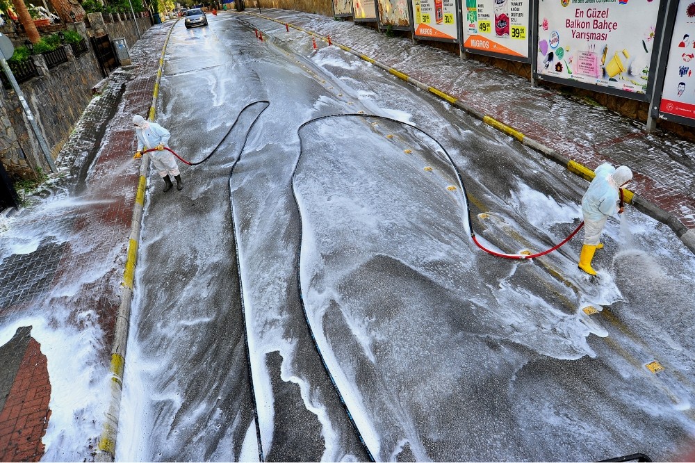 Alanya’da dezenfekte çalışmaları hafta sonu da sürdü 