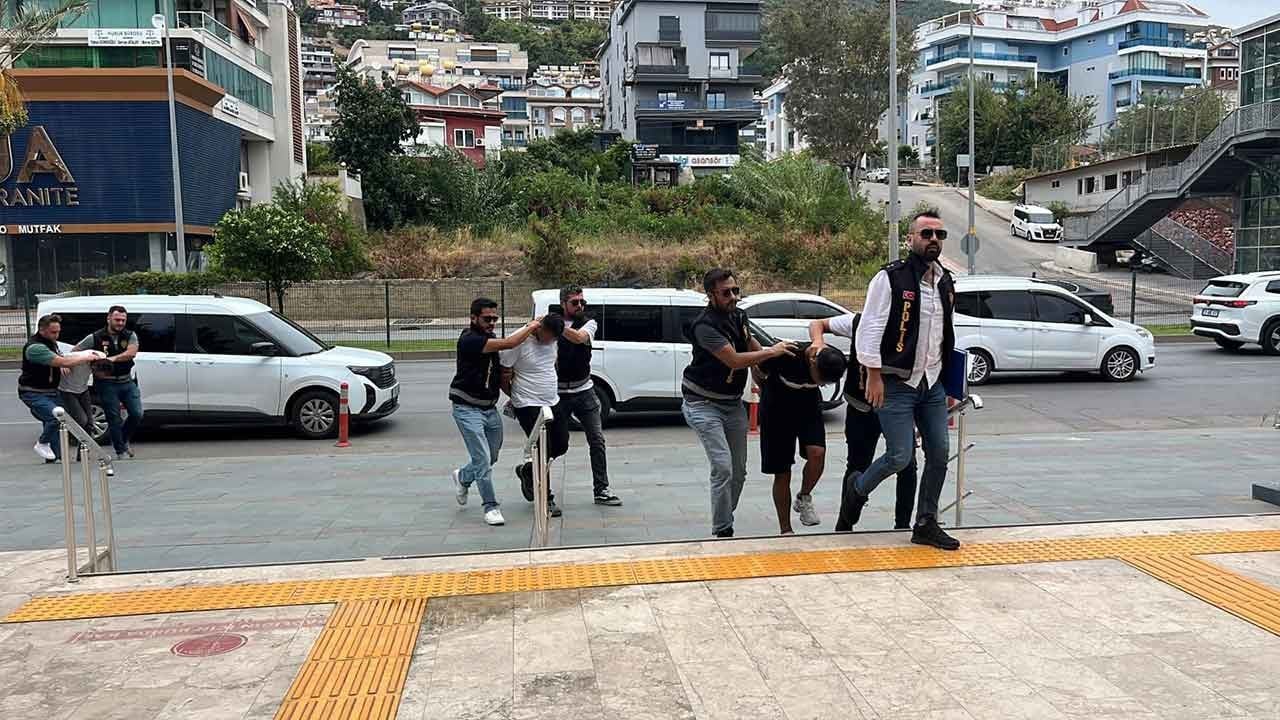 Alanya'da film sahnelerini aratmayan soygun! Maskeli ve silahlı gaspçı adalet engeline takıldı!