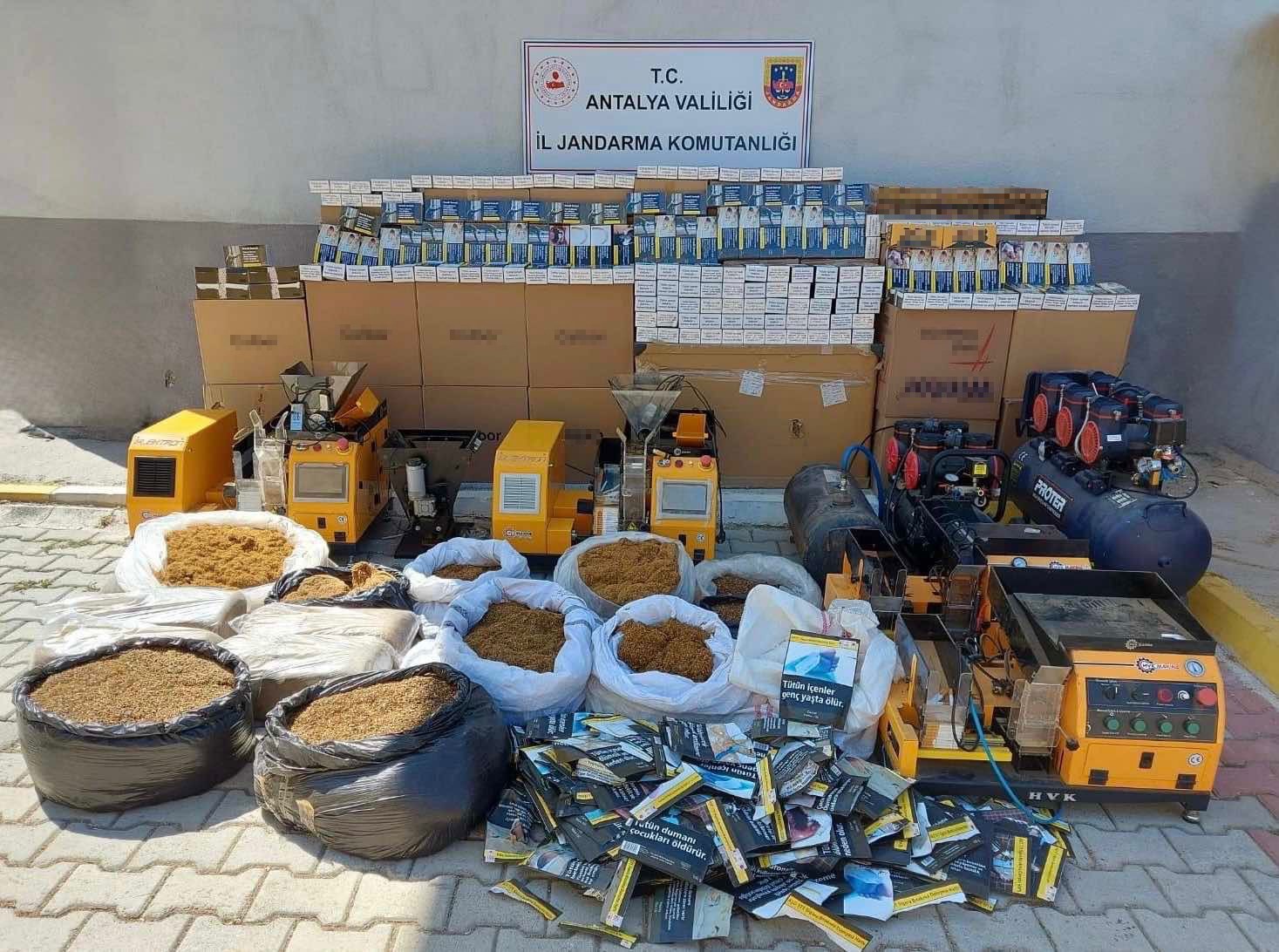 Alanya'da kaçak tütün operasyonu