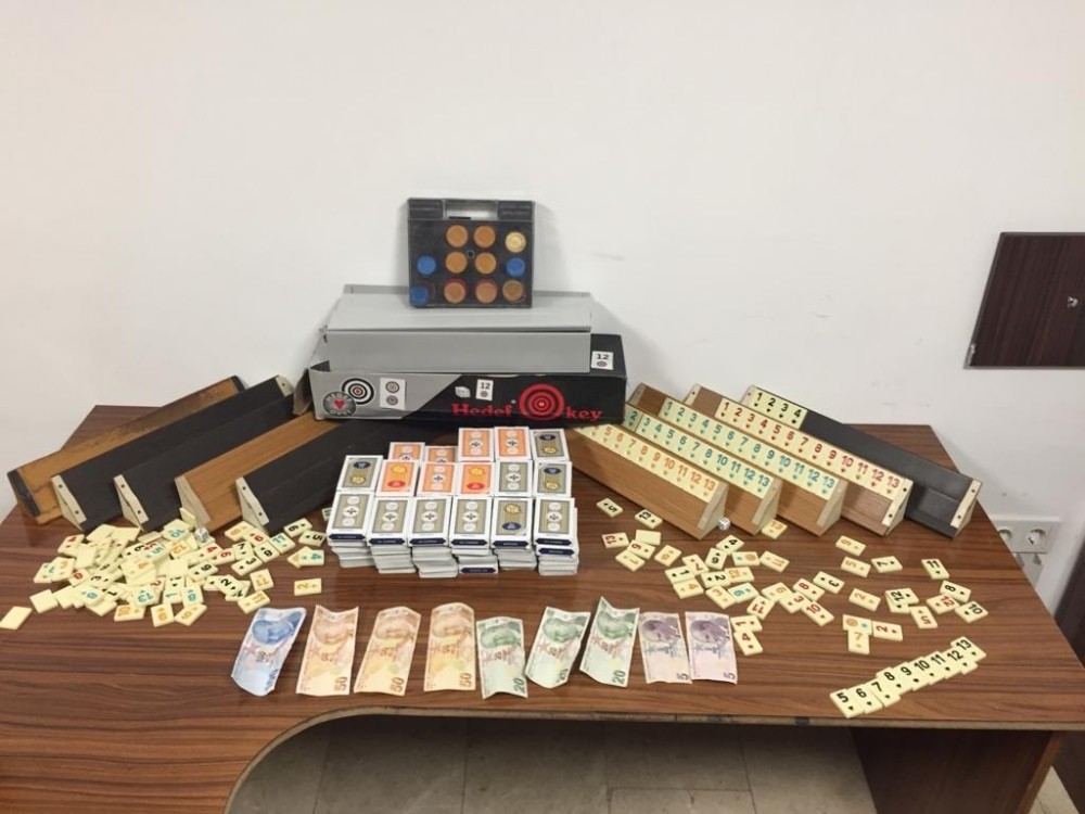 Alanya’da kumar oynanan apartman dairesine baskın: 8 gözaltı 