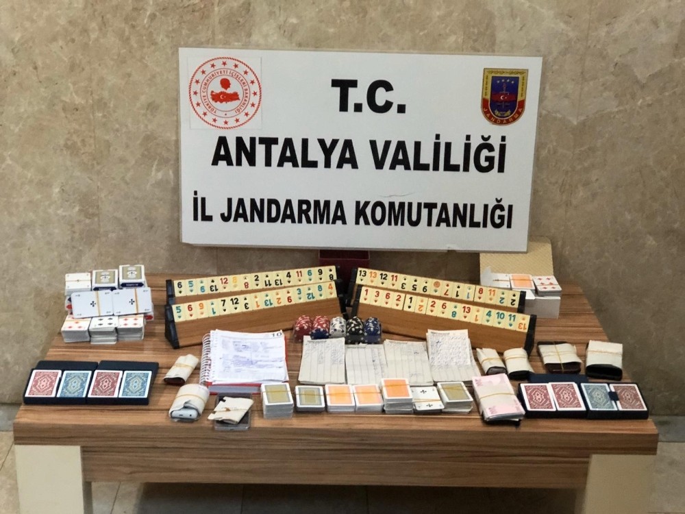 Alanya’da kumarhaneye çevrilmiş lüks villaya baskın 