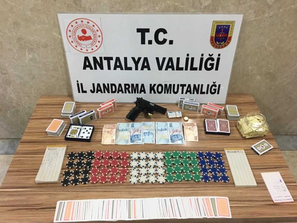 Alanya’da lüks villaya kumar baskını: 17 gözaltı 