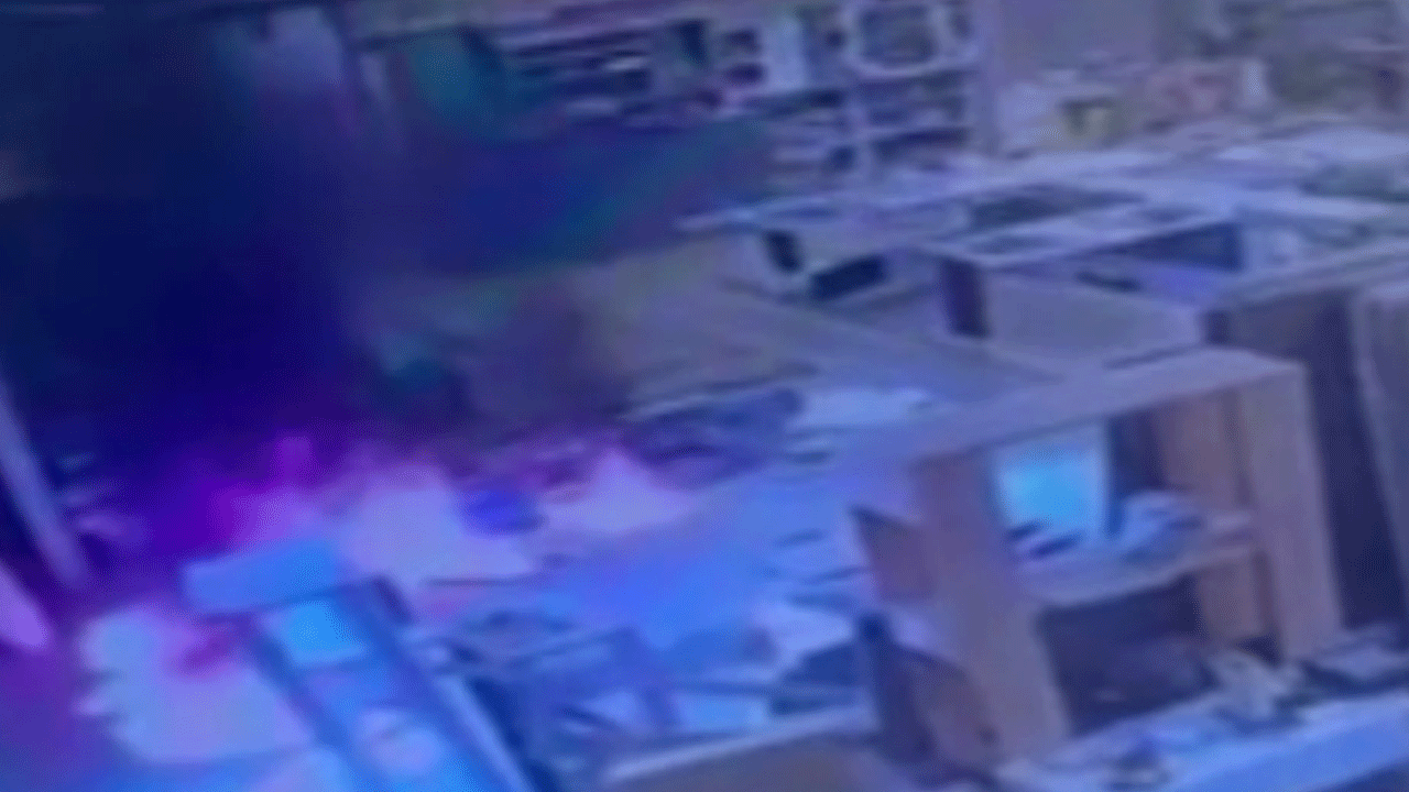 Alanya'da mobilya atölyesi böyle kundaklandı! O anlar kamerada!