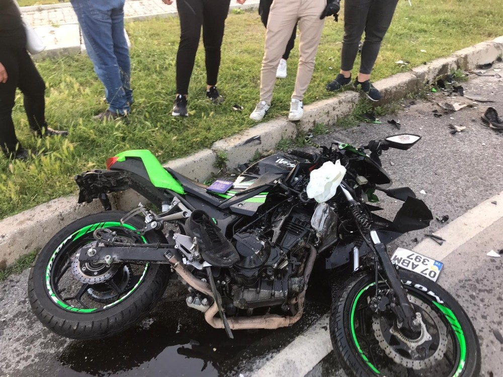Alanya’da motosiklet ile otomobil çarpıştı: 1 yaralı 