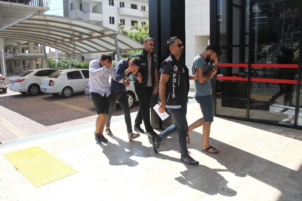 Alanya’da otomobilden uyuşturucu hap çıktı: 3 gözaltı 