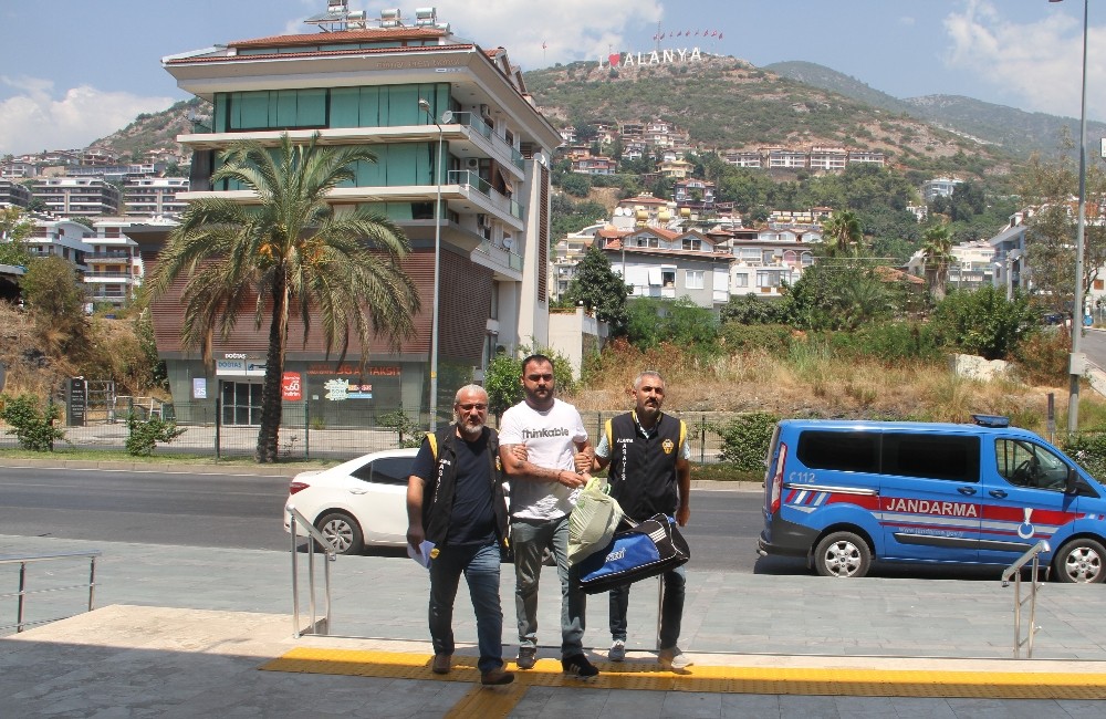Alanya’da silahlı gasp şüphelisi yakalandı 