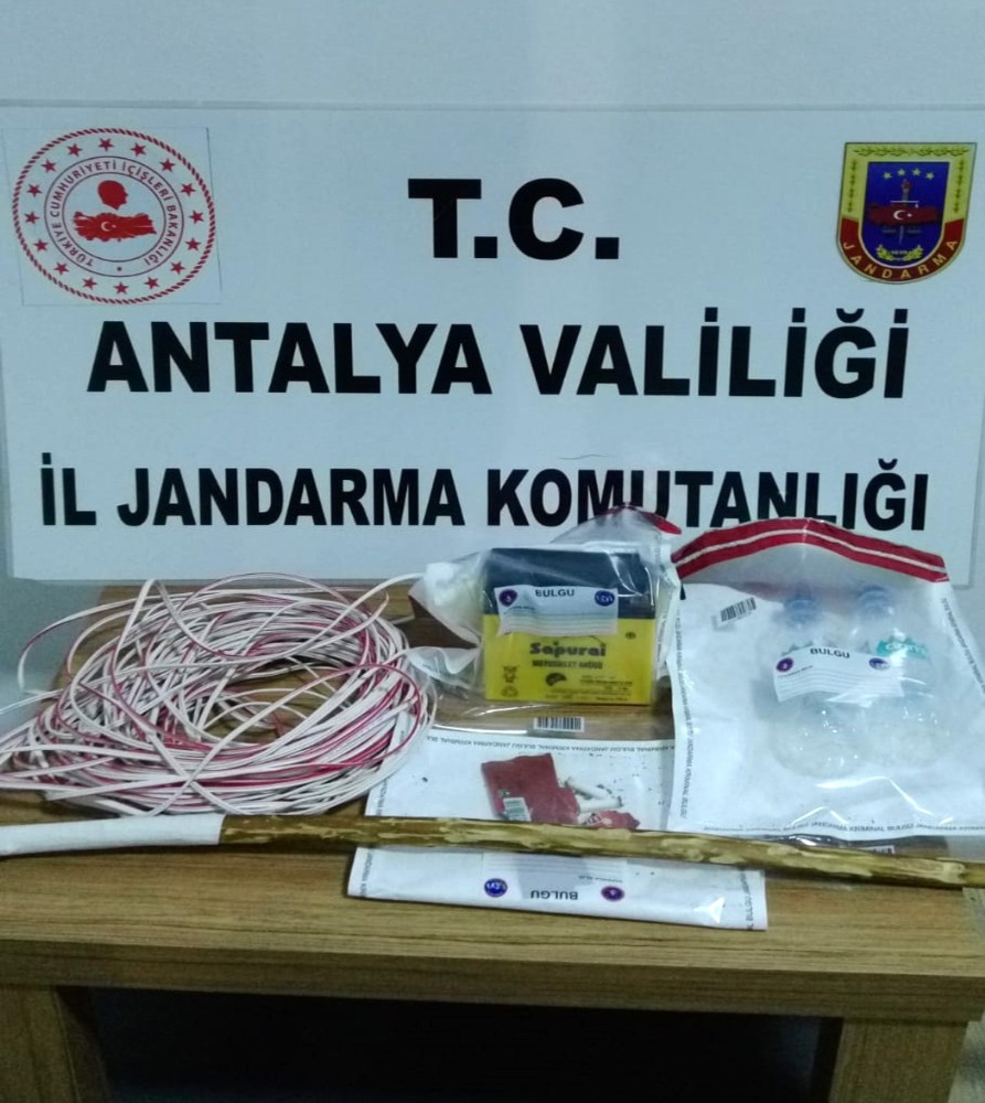 Alanya’da sit alanında kaçak kazı yapan 4 şüpheli suçüstü yakalandı 