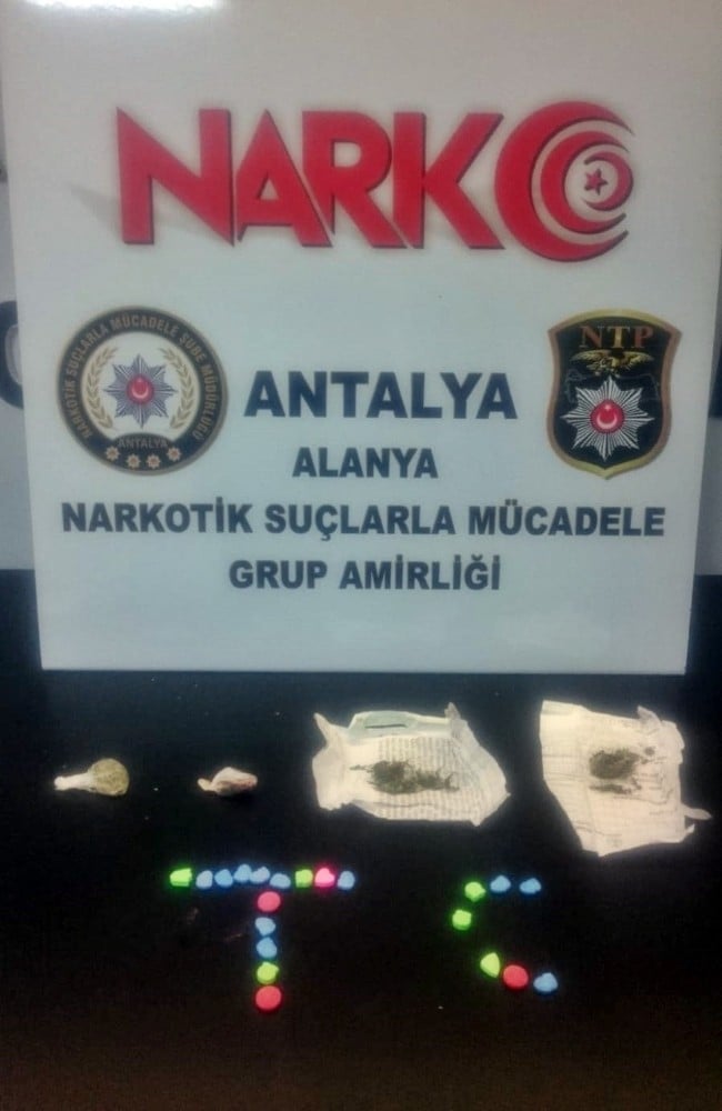 Alanya’da şüpheli araçtan uyuşturucu çıktı 